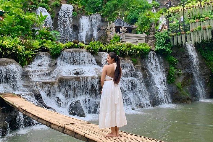 ウブドプライベートツアー：バリの隠れ家、寺院＆棚田
