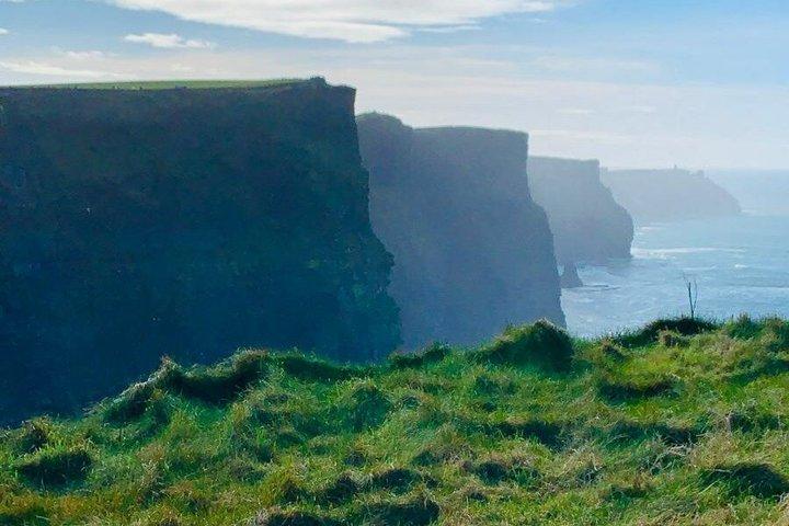 アイルランドのバーレン、モハーの断崖、ドゥーリンを巡る旅