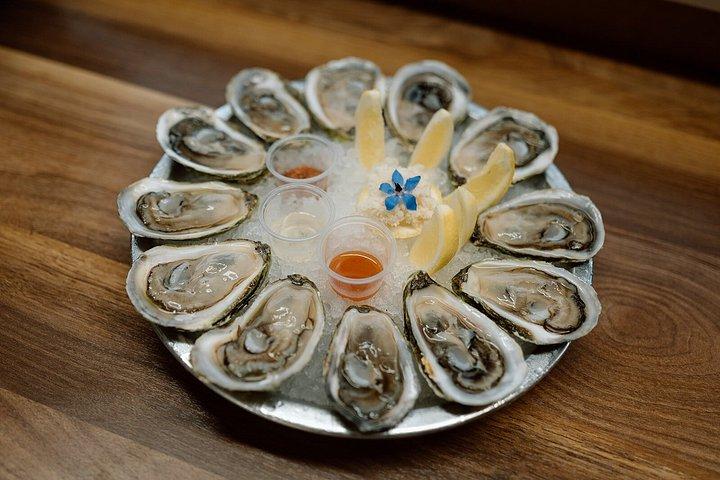 SIP & SHUCK - カキ取りクラス/クルーズ船から徒歩すぐ
