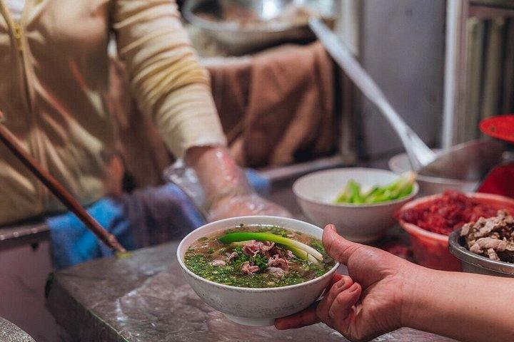 ハノイストリートフードツアー本格ベトナム料理を味わう