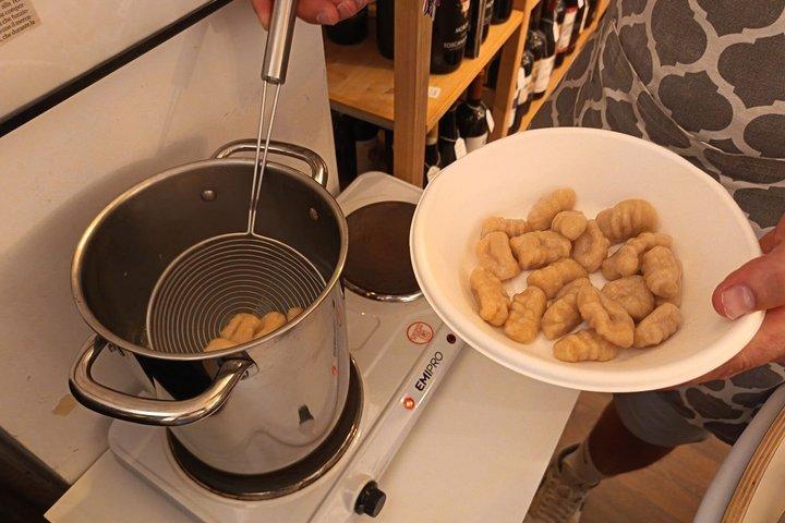 ジェノヴァ手作りニョッキ＆ペストクラス（ワインテイスティング付き）