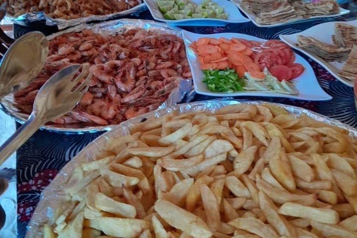 ザンジバル;ブルーサファリシュノーケリング&ブルーラグーンBBQ付き