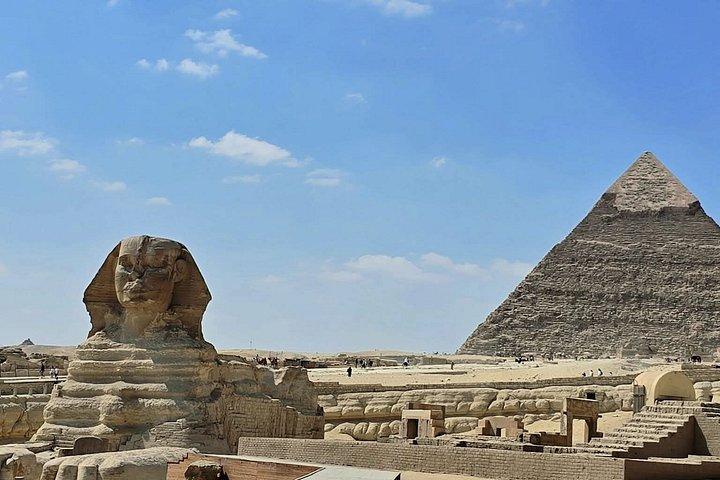 ハルガダからのカイロ日帰り旅行：ピラミッドとグランド・エジプト博物館