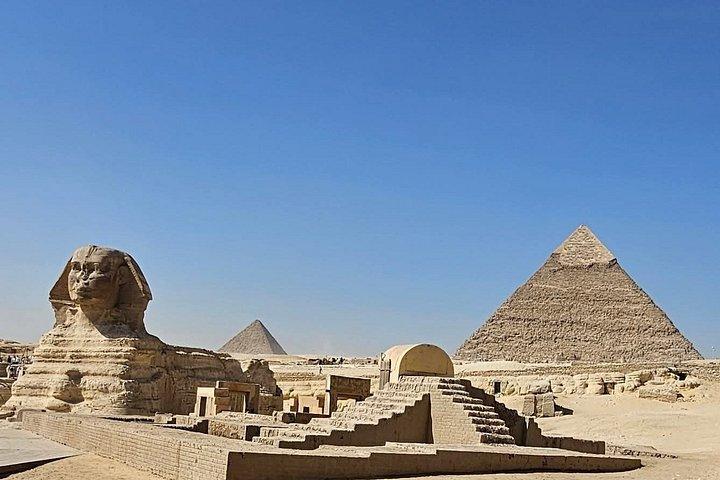 ハルガダからのカイロ日帰り旅行：ピラミッドとグランド・エジプト博物館