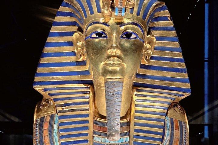 ハルガダからのカイロ日帰り旅行：ピラミッドとグランド・エジプト博物館