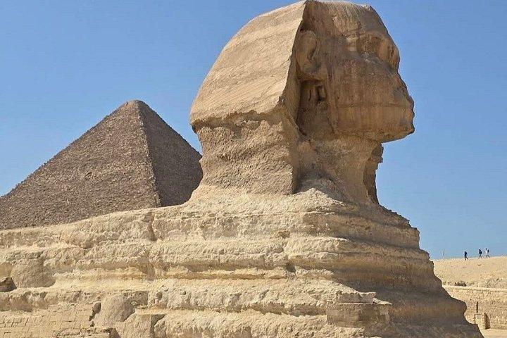 ハルガダからのカイロ日帰り旅行：ピラミッドとグランド・エジプト博物館