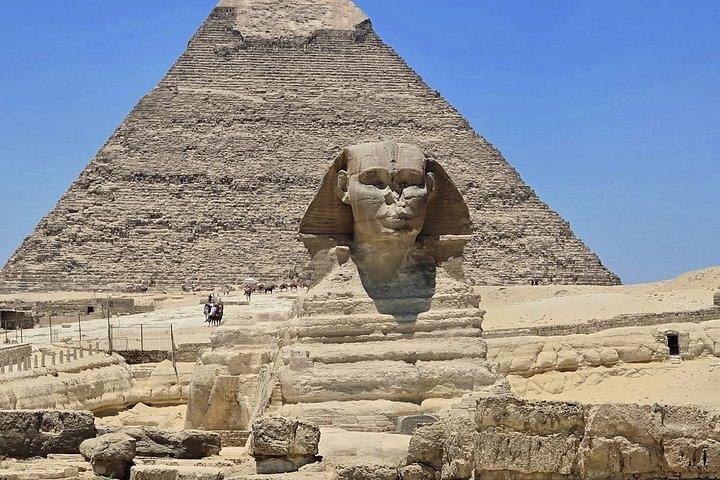 ハルガダからのカイロ日帰り旅行：ピラミッドとグランド・エジプト博物館