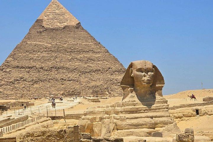 ハルガダからのカイロ日帰り旅行：ピラミッドとグランド・エジプト博物館