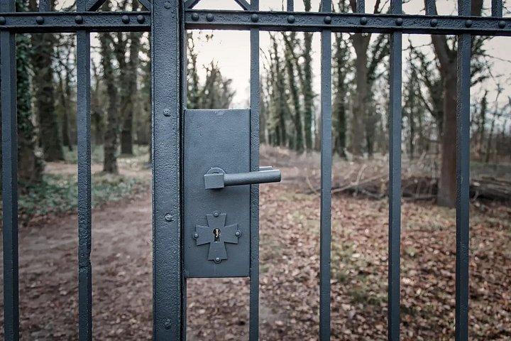 Psychiatrische Klinik & Verlassener Friedhof