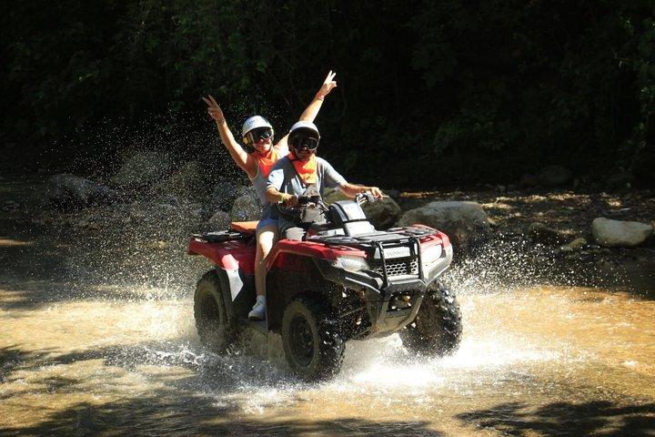 プエルトバジャルタでのRZRまたはATVツアー(テキーラと天然プール付き)。