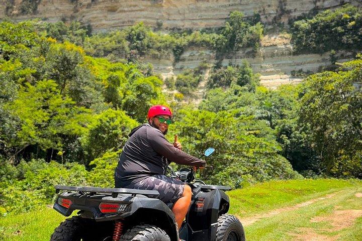 アンバー コーブ - タイノ ベイ スーパー ATV ツアー