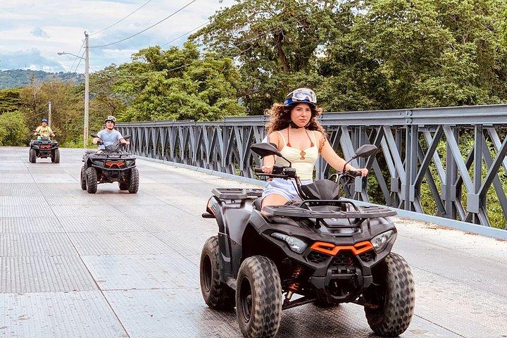 アンバー コーブ - タイノ ベイ スーパー ATV ツアー