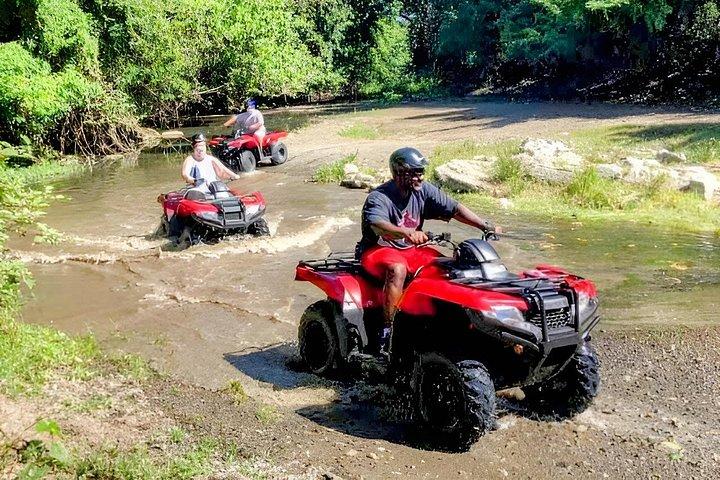 アンバー コーブ - タイノ ベイ スーパー ATV ツアー
