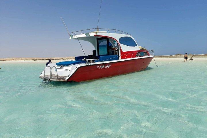 Barco Privado , Pesca , Snorkel , Delfines & Almuerzo – Hurghada
