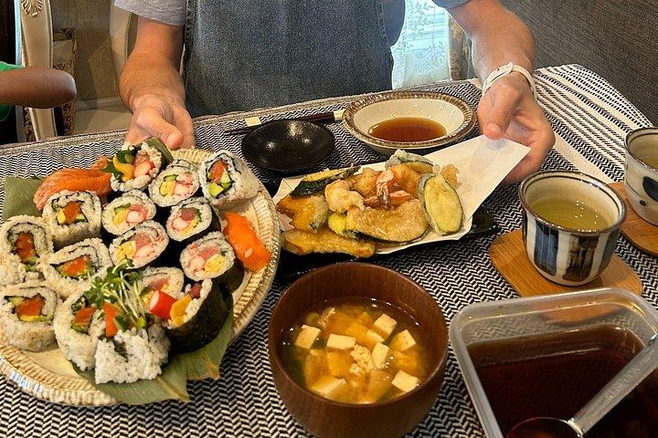 東京のローカル家庭でロール寿司と天ぷらを作ろう!