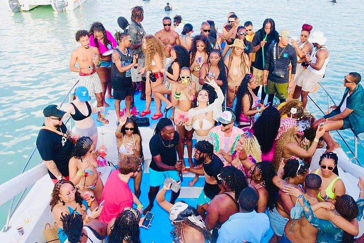 プンタカナヒップホップパーティーボート大人専用DJ＆飲み放題