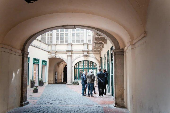Small-Group World War 2 & Operation Anthropoid Tour i Prag