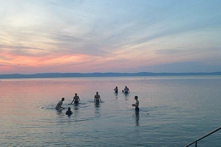 ティハニー修道院入場付きバラトンプライベートツアー