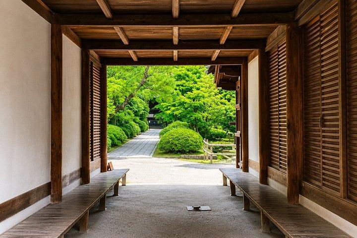 大阪/奈良発：10時間 古都寺院プライベートカーツアー