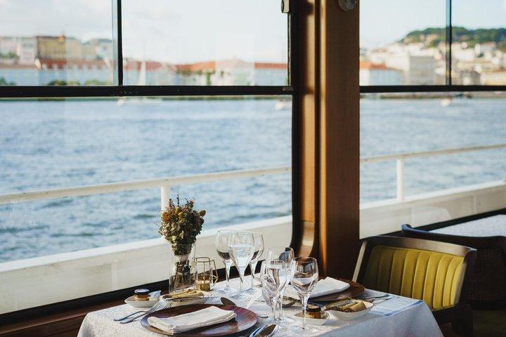 Lisbon Dinner Cruise with Live Jazz on the Tagus River