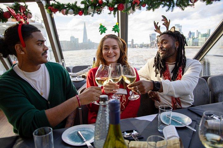 ロンドンテムズ川クリスマスランチパーティークルーズ