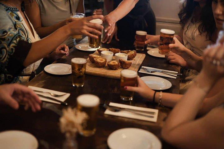 英国ヒストリックパブフードツアー、ビールとパイ