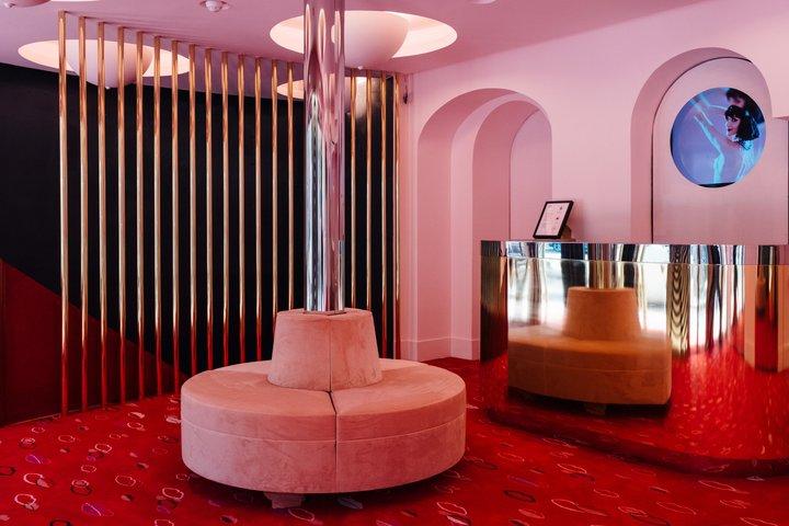 Paris Crazy Horse Ontmoet een danser voor de show-ervaring