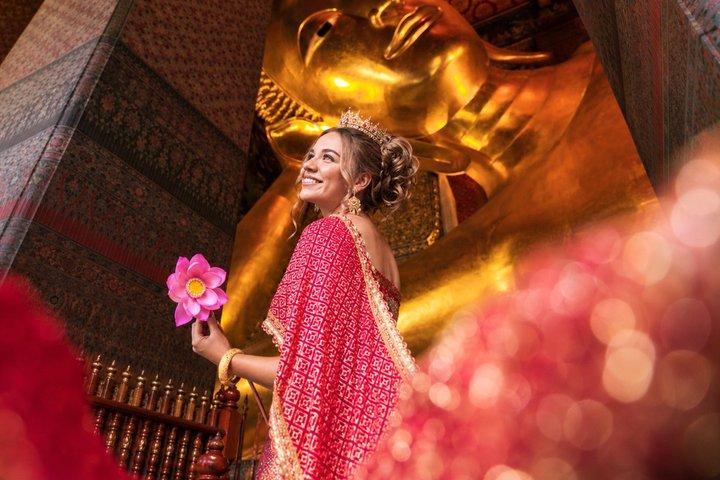 Traditional Thai Costumes Photoshoot at Wat Pho (Phra Chetuphon)