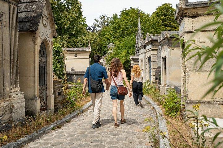 ペール ラシェーズ墓地ツアー : 不滅の歴史を巡る散策