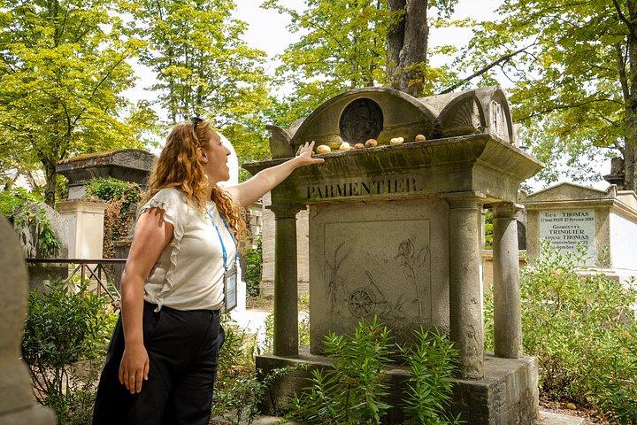 ペール ラシェーズ墓地ツアー : 不滅の歴史を巡る散策