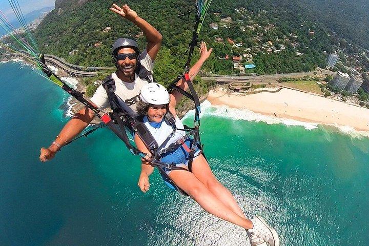 Paragliding flight in Rio de Janeiro