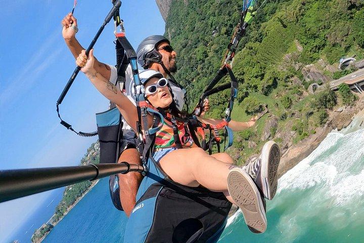 Paragliding flight in Rio de Janeiro