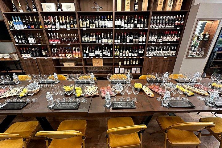 マラガ・アンダルシアワイン試飲会：5つのワインと地元料理