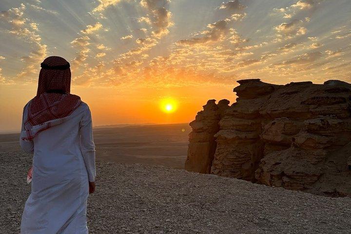 エッジ・オブ・ザ・ワールド4x4アドベンチャーリヤドからの夕日と星空