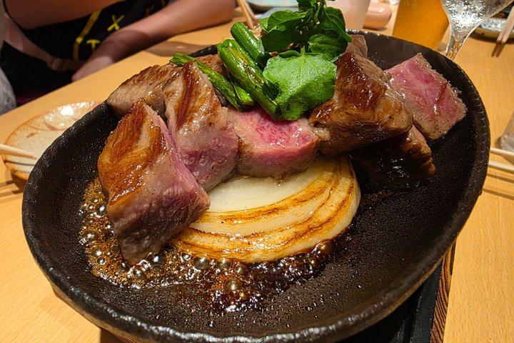 Tokyo Fish Market Tsukiji Food Tour with 3 Tastings