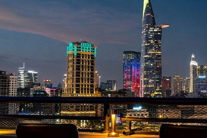 ホーチミンミシュランストリートフードとサンセットルーフトップツアー