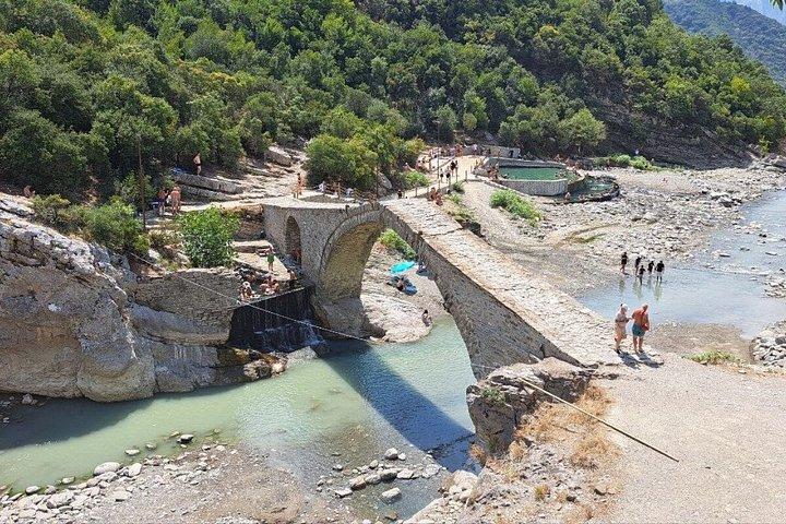サランダ・クサミル発ベンヤ温泉とランガリカ・キャニオンツアー