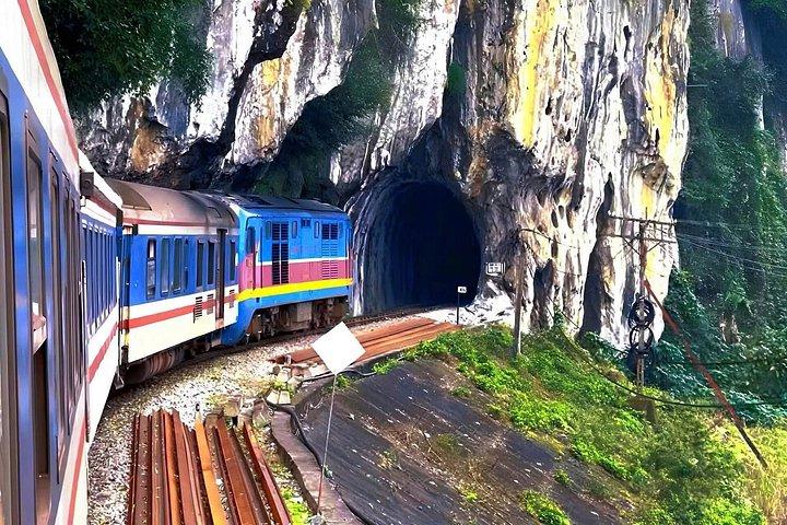 ヘリテージ列車チケット：フエからフォンニャへ、またはフォンニャからフエへ