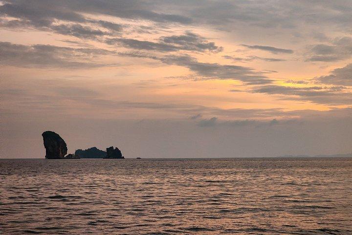 クラビ発サンセット豪華カタマランクルーズ4島