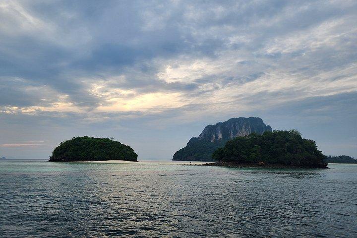 クラビ発サンセット豪華カタマランクルーズ4島