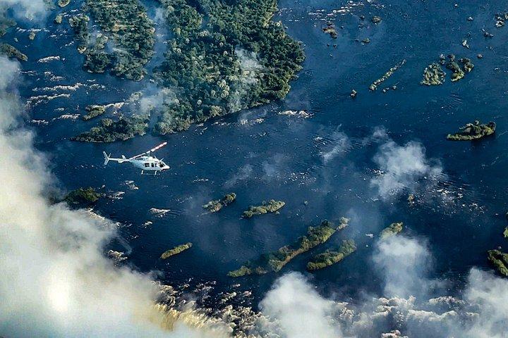 ビクトリアフォールズ上空ヘリコプター飛行体験