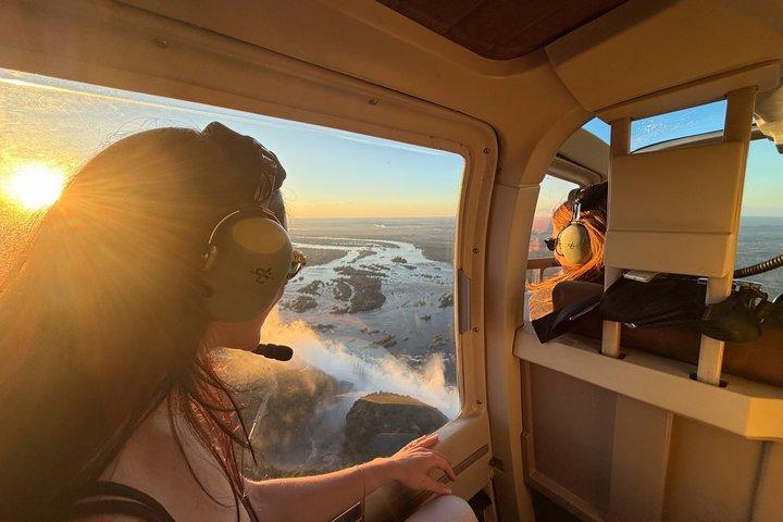 Experiencia de vuelo en helicóptero sobre Victoria Falls