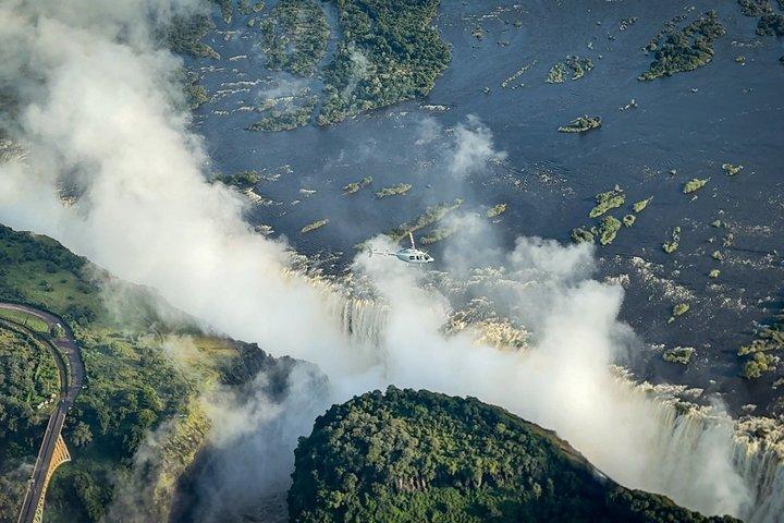 ビクトリアフォールズ上空ヘリコプター飛行体験