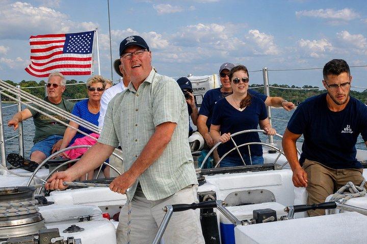 Vela da tarde do iate de 12 metros da America's Cup de Hilton Head