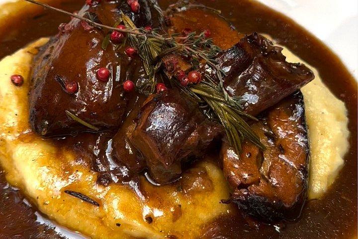 地元シェフと行くフードツアー：マーケット、テイスティング＆ランチ