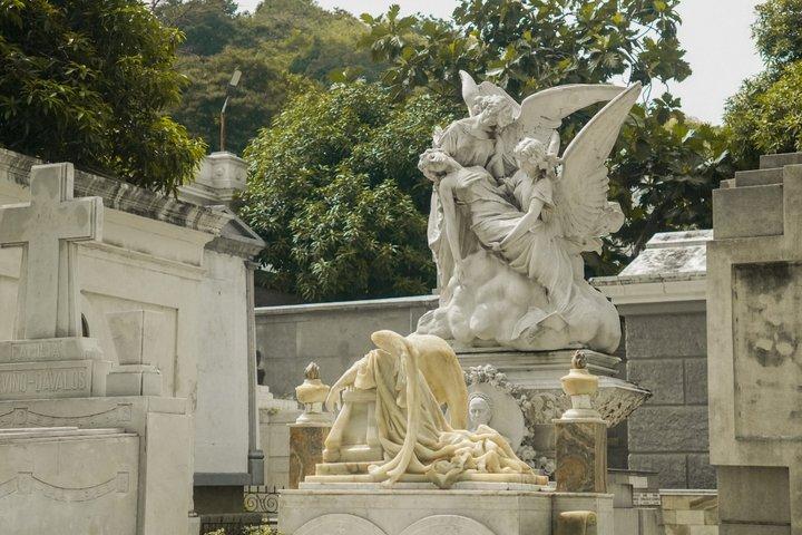 Legends & Legacy: tour della città + passeggiata nel cimitero storico