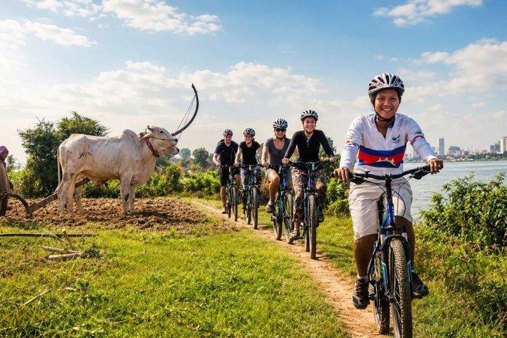 Phnom Penh: Countryside Bike Tour on the Silk Islands
