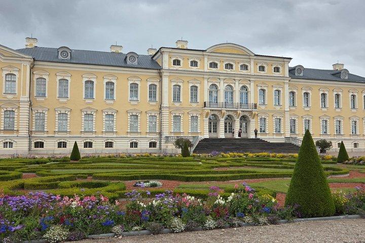 Halbtagesausflug von Riga zum Schloss Bauska und zum Schloss Rundāle