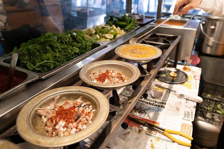 イスタンブール・アジア・サイドフードツアー•小グループ•10名+試食
