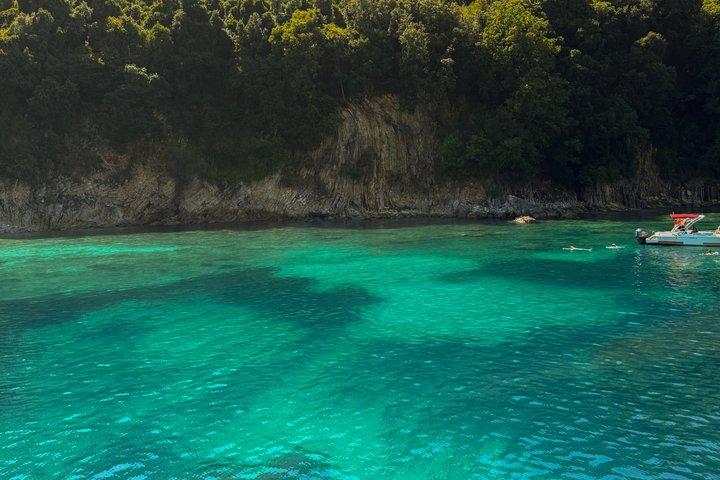 Saranda Catamaran VIP naar Krorez en Kakome Beach met lunch